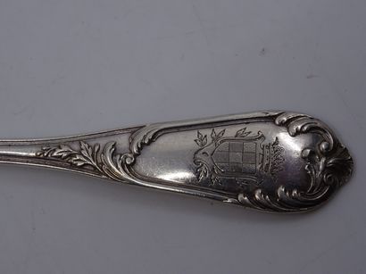 Dix sept couverts à entremet en argent et...