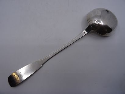 Louche en argent, modèle uniplat. Poinçon...