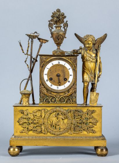 Pendule d'époque Empire en métal et bronze...