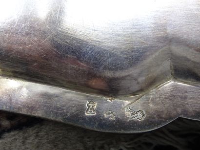 Assiette à contours en argent XVIIIe. Poids:...