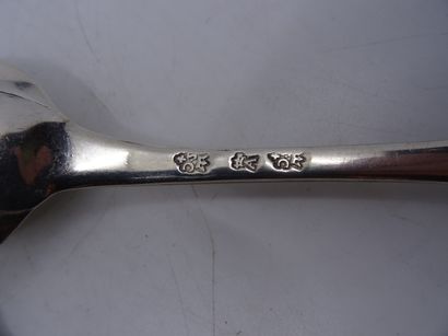 Lot de dix-neuf couverts en argent modèle...