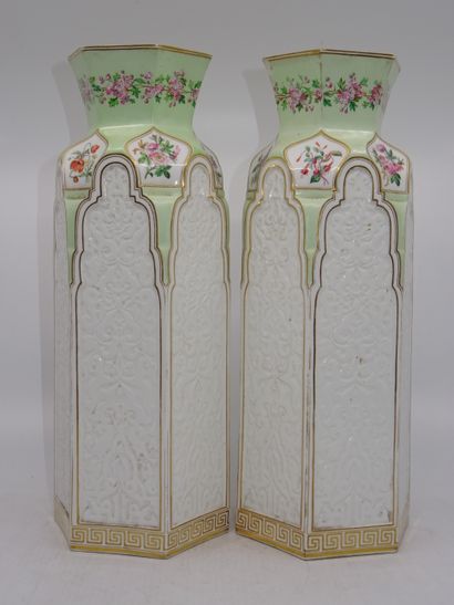 SEVRES: Paire de vases en porcelaire blanche...
