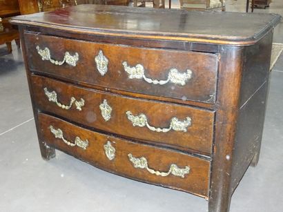 Commode époque Régence en bois naturel ouvrant...
