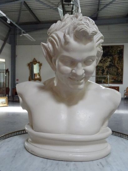Faune de Vienne : Buste en plâtre portant...