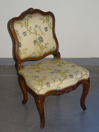 Chaise basse d'époque Louis XV à dossier...