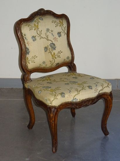 Chaise basse d'époque Louis XV à dossier...