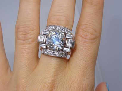 VAN CLEEF ARPELS: Importante bague de type...
