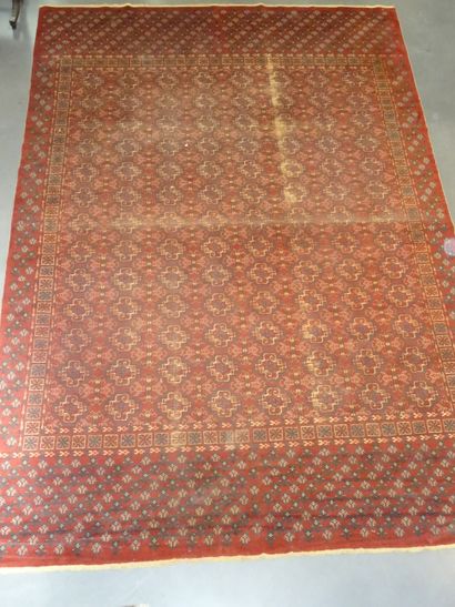 Grand tapis d'Orient en laine à décor de...