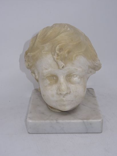 Petite tête d'enfant en albâtre sculpté....
