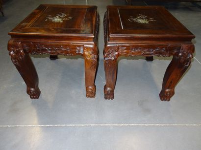 Paire de tables basses en bois exotique....