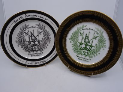 Deux assiettes commémoratives en porcelaine...