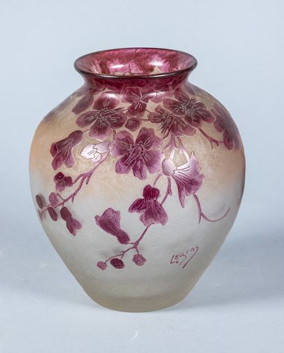 LEGRAS: Vase en verre gravé à l'acide et...