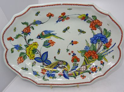 ROUEN : Paire de jolis plats en faience de...