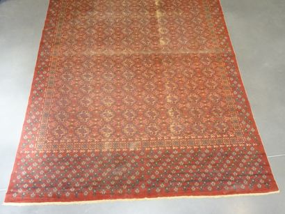 Grand tapis d'Orient en laine à décor de...