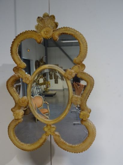 Petit miroir vénitien. (accidents)