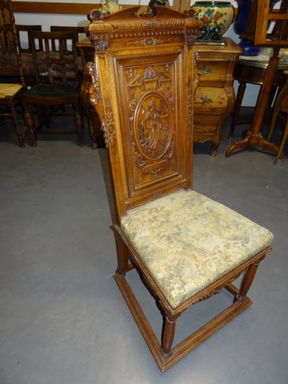 Chaise de style Renaissance en noyer à haut...
