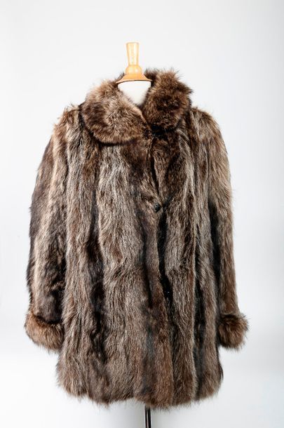 REVILLON


Manteau de dame trois-quarts.

En...