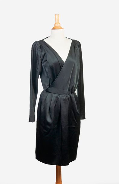 Yves SAINT LAURENT Rive Gauche


Robe noire...