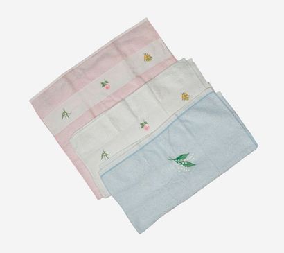 CHRISTIAN DIOR


Lot comprenant : 

- Un...