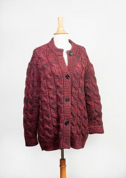 PRADA


Cardigan en laine rouge et noire...