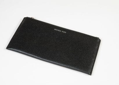 Michael KORS


Pochette en cuir grainé noir....