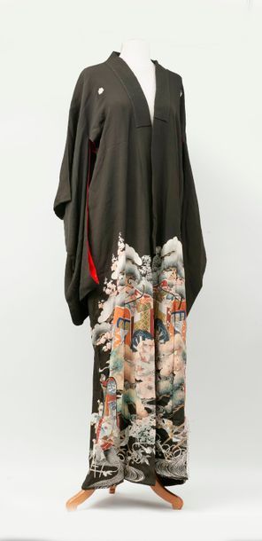 JAPON, XXème siècle


Kimono en crêpe anthracite...