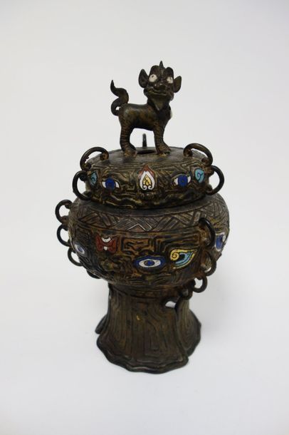 CHINE, XXème siècle


Brûle-parfum couvert...