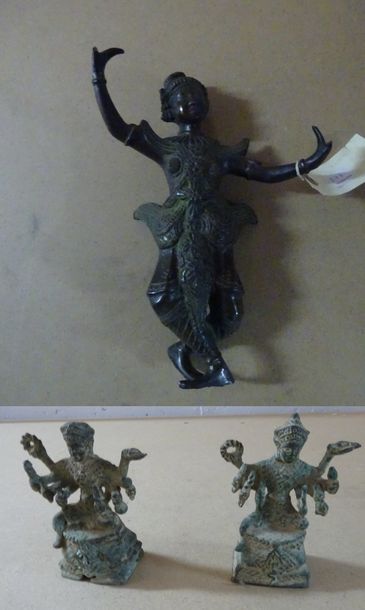 CAMBODGE


Danseuse.

Épreuve en bronze à...
