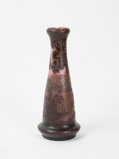 DEVEZE


Vase tronconique sur talon, col...