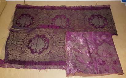 Bandeaux de tissu violet avec broderie de...
