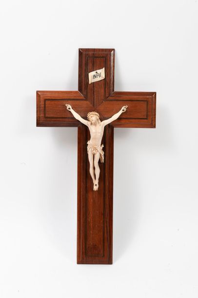 Crucifix.

Christ en ivoire (Elephantidae...