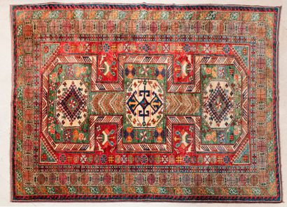 CHIRVAN, CAUCASE, vers 1920. 


Tapis en...