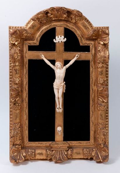 Crucifix avec Christ en ivoire (Elephantidae...