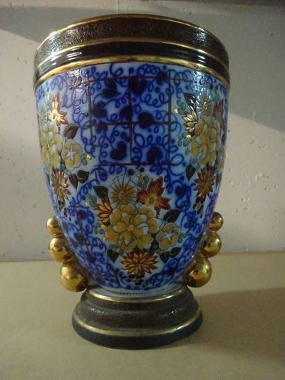 BOCH Frères la Louvière, Belgique. 


Vase...