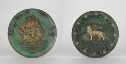 Lot de deux plats en bronze:

- M. LE VERRIER,...