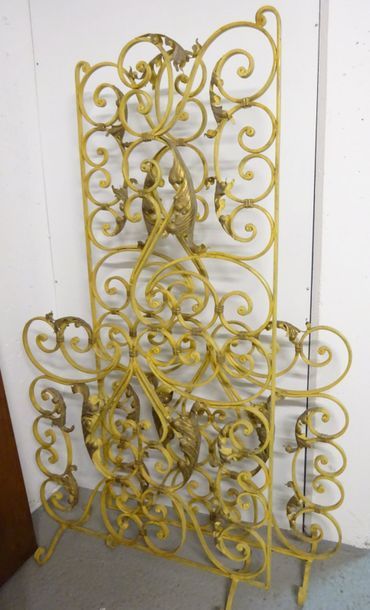 Paire de claustra.

En fer forgé et doré...