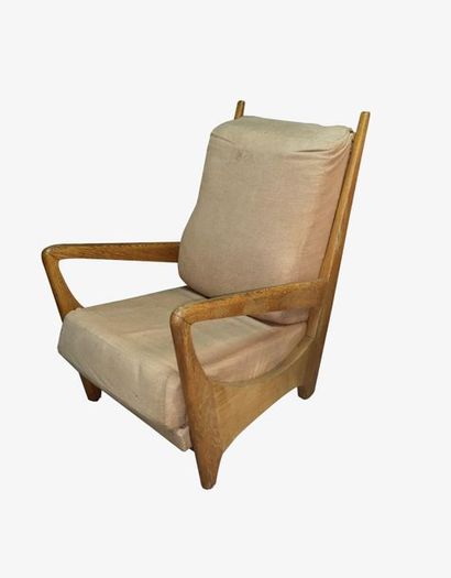 Paire de fauteuils.
En bois naturel et garniture...