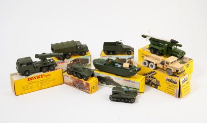 DINKY TOYS France
Lot comprenant :
- Engin...