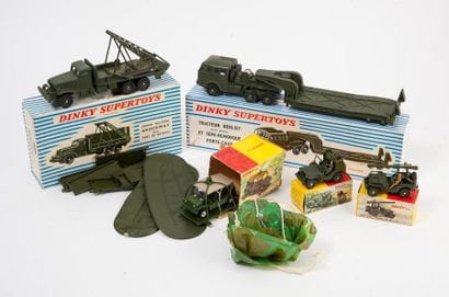 Lot comprenant :
- DINKY SUPERTOYS, camion...