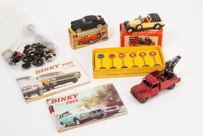 DINKY TOYS France
Lot comprenant :
- Citroën...