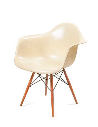 Charles Eames (1907-1978)


Fauteuil dit...