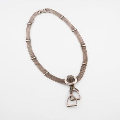 HERMES Paris


Collier en argent (min. 800)...