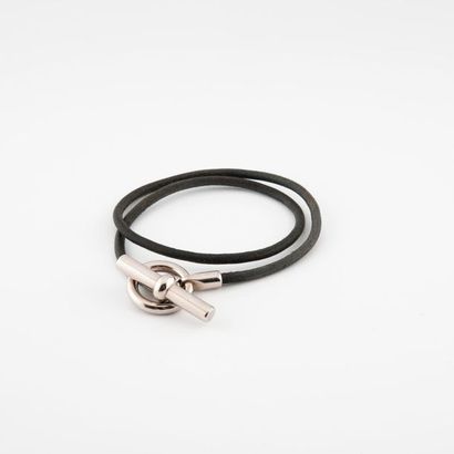 HERMES Paris, Glenan


Collier en cordon...