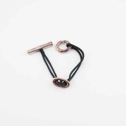 HERMES Paris


Bracelet composé d'un cordon...