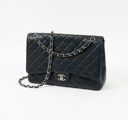 CHANEL, Maxi Classique 


Sac en veau grainé...