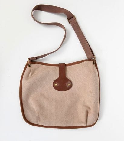 HERMES Paris


Sac besace façon sac d'écurie...
