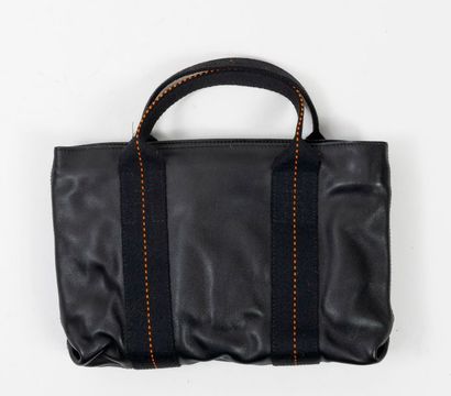 HERMÈS Paris, made in France


Sac en cuir...