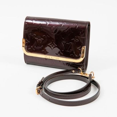 LOUIS VUITTON


Petite pochette du soir en...