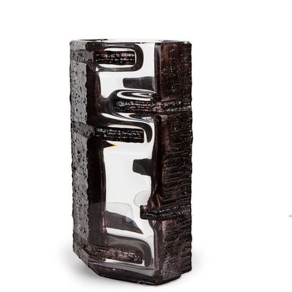 DAUM France


Vase hexagonal.

En cristal...