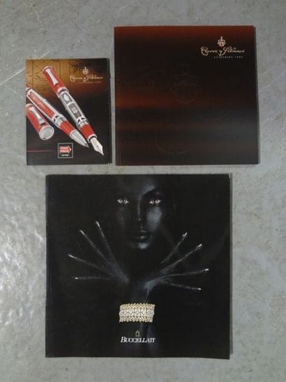 Lot de trois catalogues comprenant :

- Cuervo...